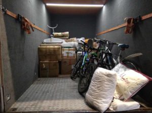 Размещение велосипедов, коробок и упакованных вещей в кузове автомобиля — Азбука переезда